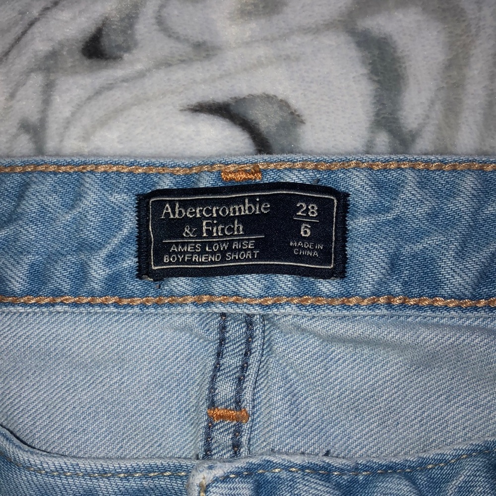 Distressed Shorts - Picture 3 of 4